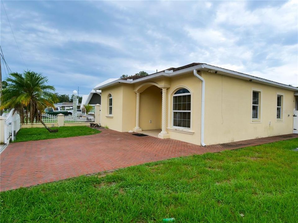 En Venta: $578,900 (3 camas, 2 baños, 1699 Pies cuadrados)