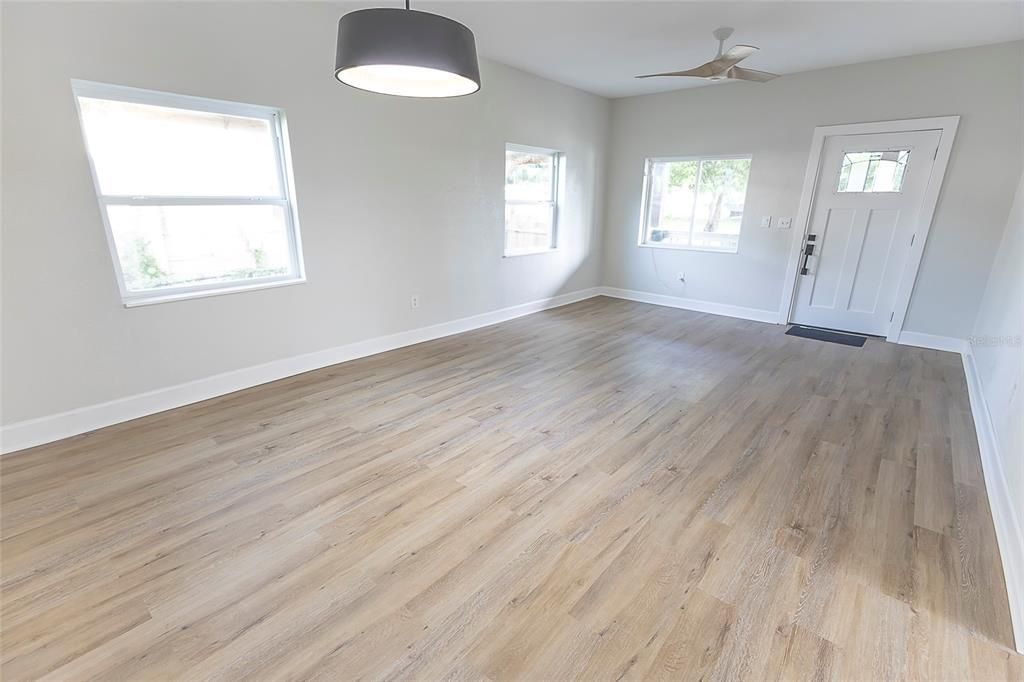 En Venta: $325,000 (3 camas, 2 baños, 1106 Pies cuadrados)