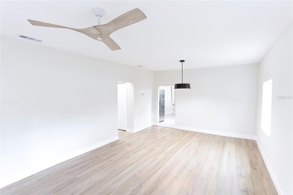 En Venta: $325,000 (3 camas, 2 baños, 1106 Pies cuadrados)