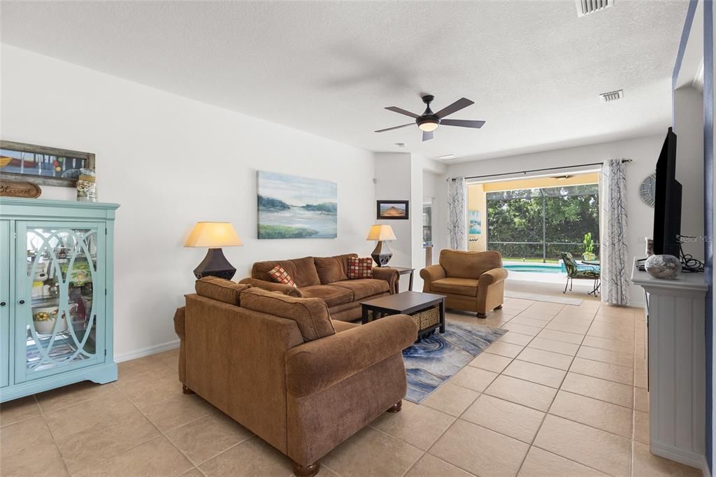En Venta: $539,000 (3 camas, 2 baños, 2166 Pies cuadrados)