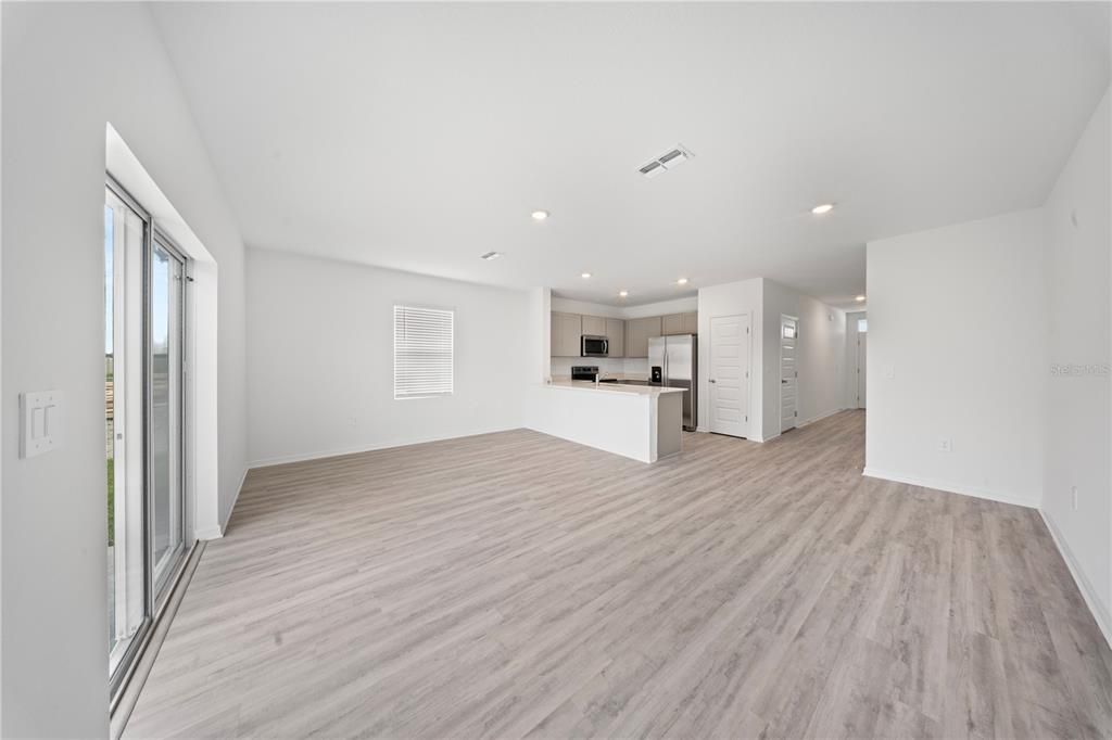 В аренду: $1,975 (3 спален, 2 ванн, 1464 Квадратных фут)