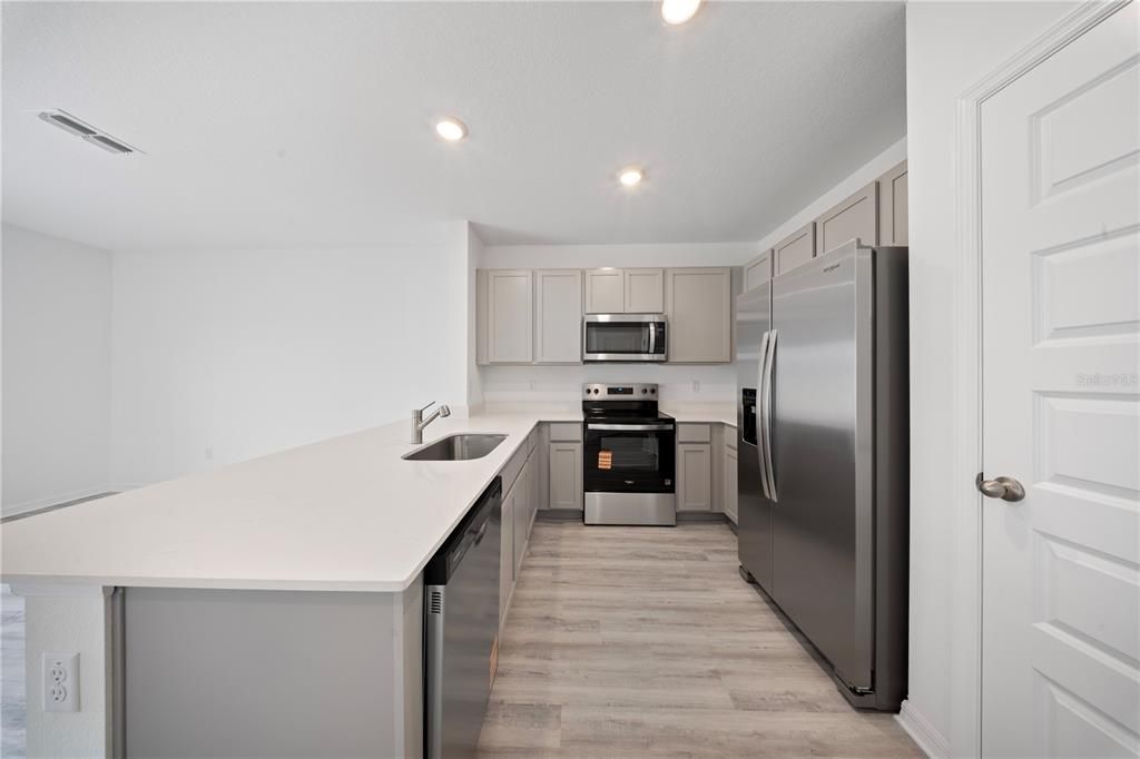 В аренду: $1,975 (3 спален, 2 ванн, 1464 Квадратных фут)