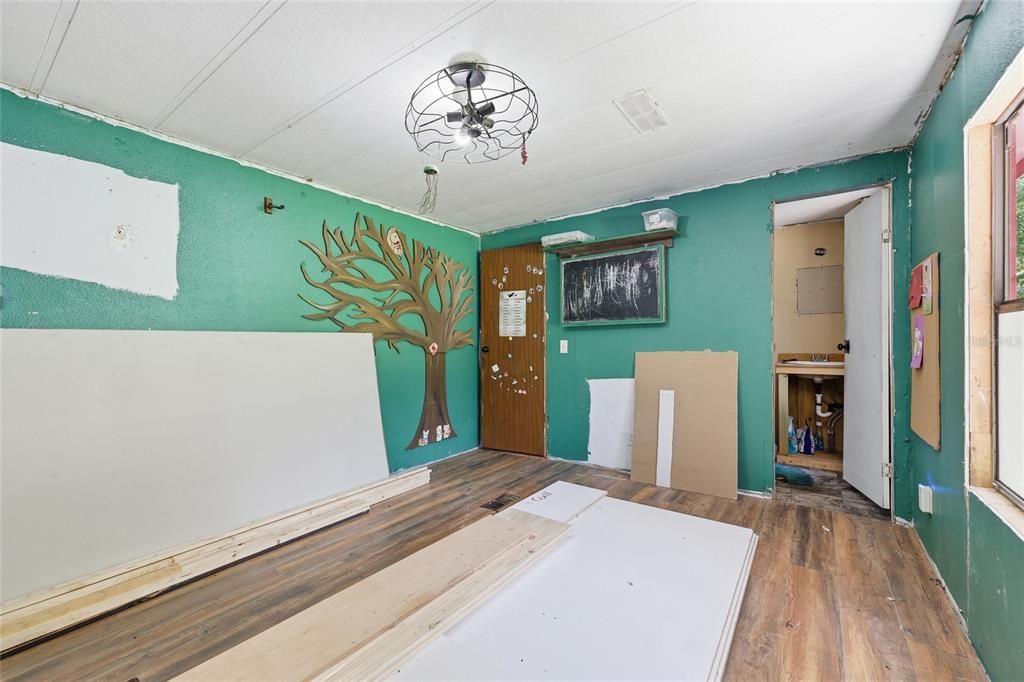 На продажу: $125,000 (3 спален, 3 ванн, 1495 Квадратных фут)