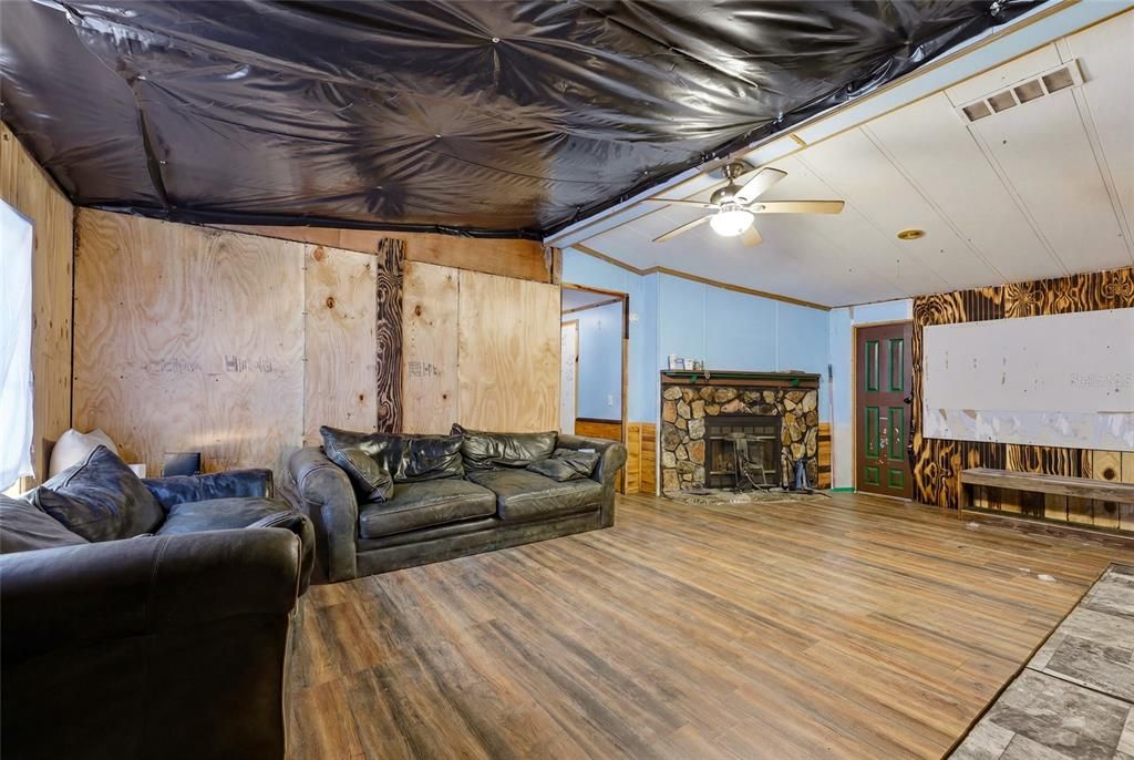 На продажу: $125,000 (3 спален, 3 ванн, 1495 Квадратных фут)