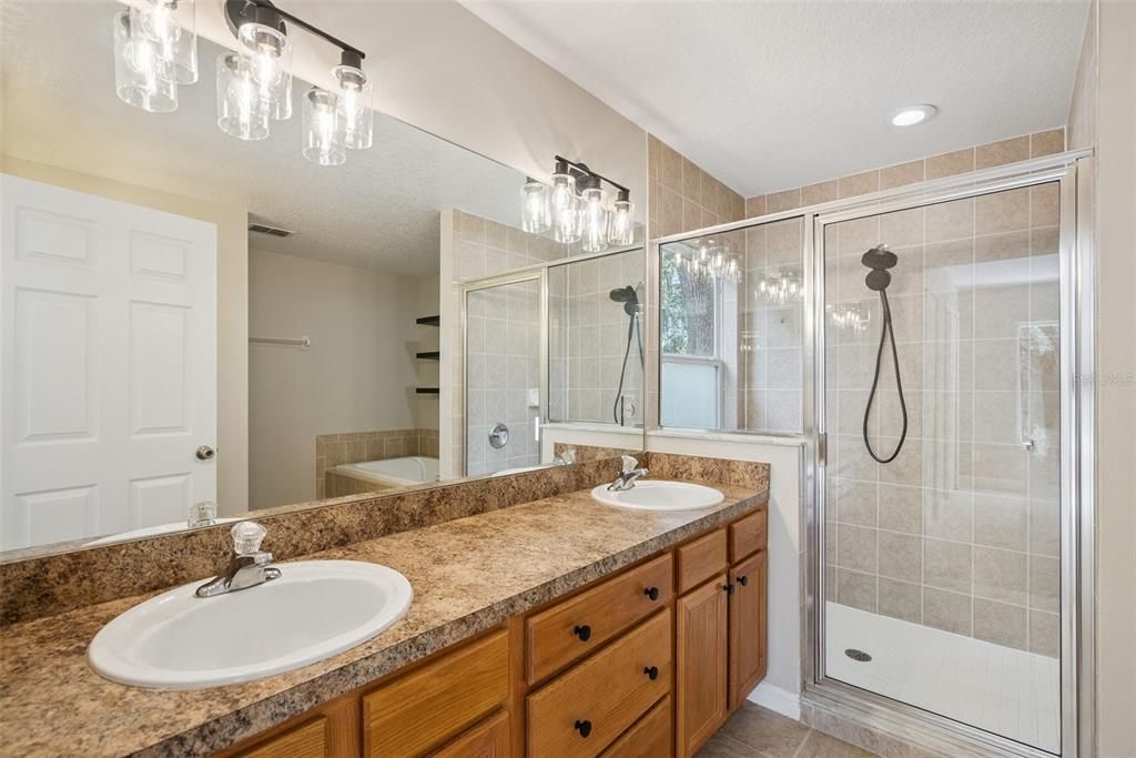 На продажу: $459,900 (3 спален, 2 ванн, 1793 Квадратных фут)