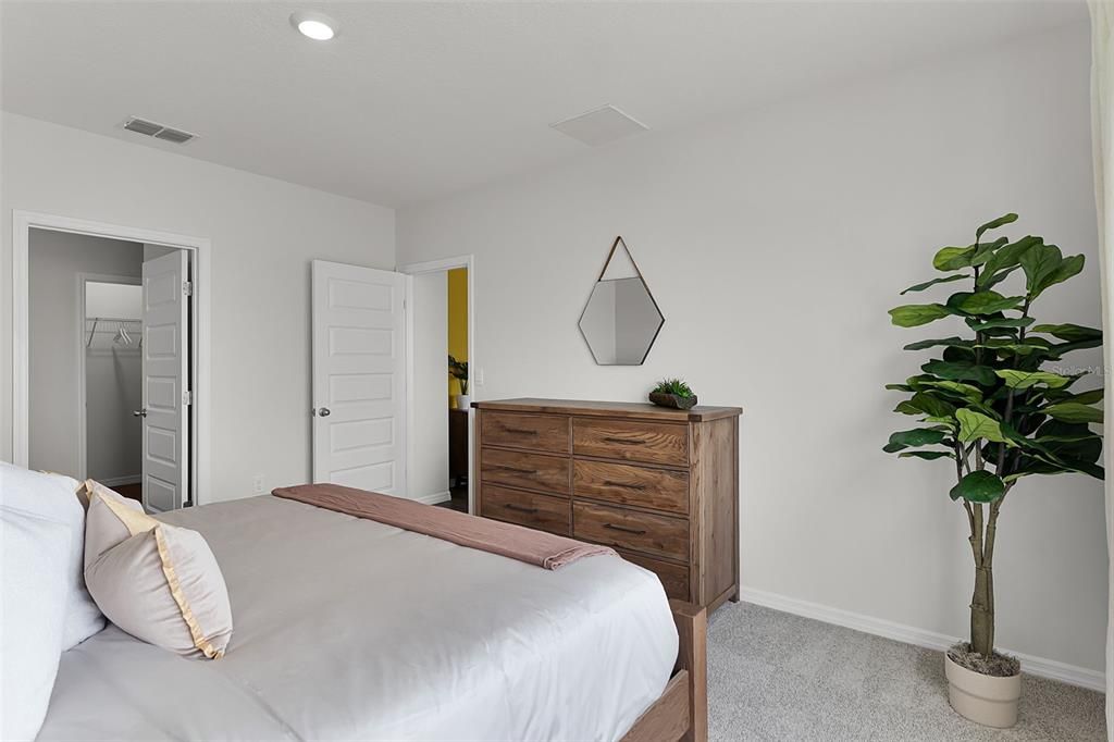 Activo con contrato: $344,990 (4 camas, 2 baños, 1828 Pies cuadrados)