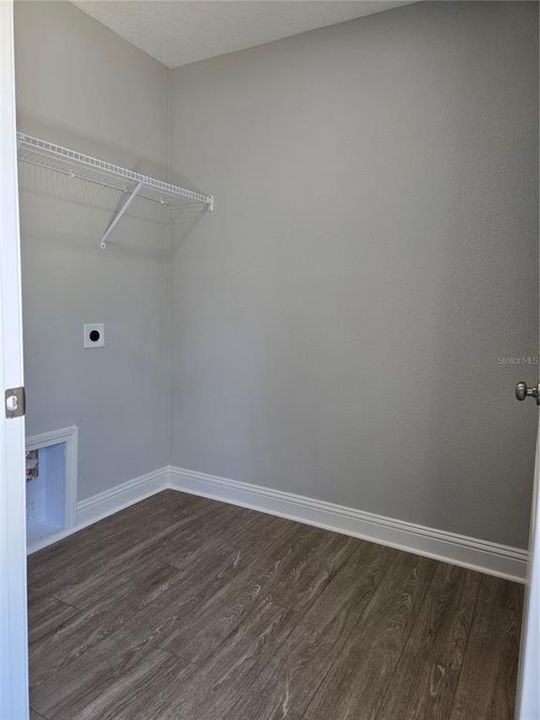 For Sale: $283,000 (4 beds, 2 baths, 1347 Square Feet)