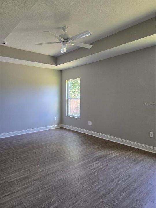 For Sale: $283,000 (4 beds, 2 baths, 1347 Square Feet)