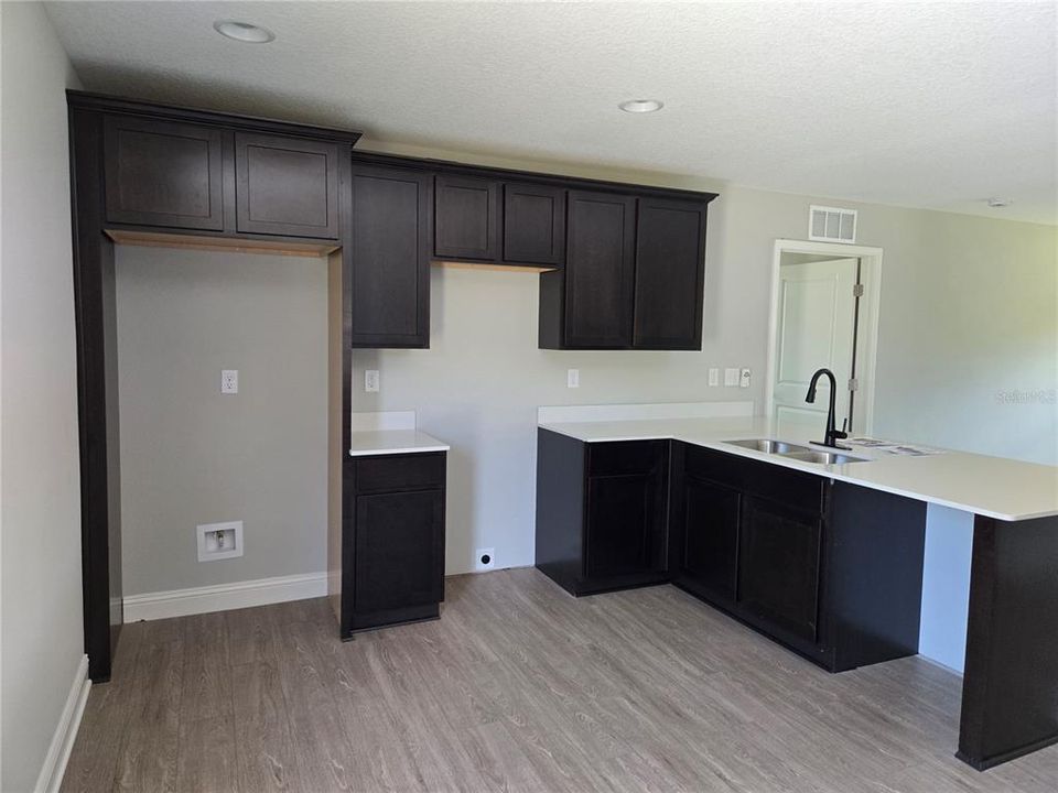 For Sale: $283,000 (4 beds, 2 baths, 1347 Square Feet)