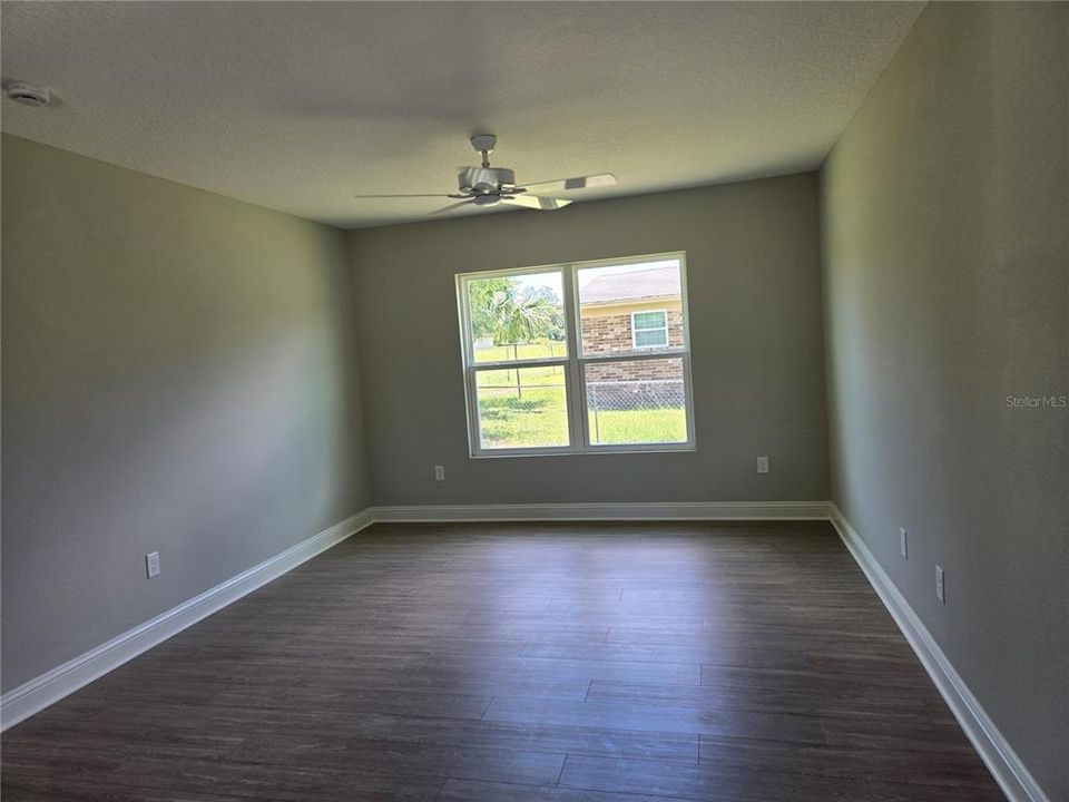 For Sale: $283,000 (4 beds, 2 baths, 1347 Square Feet)