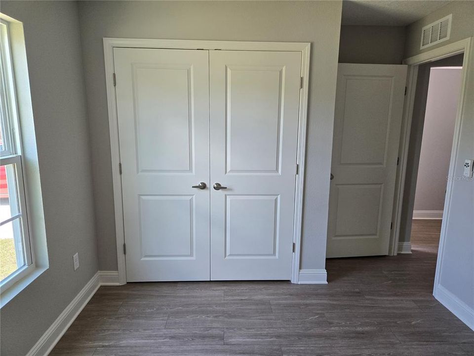 For Sale: $283,000 (4 beds, 2 baths, 1347 Square Feet)