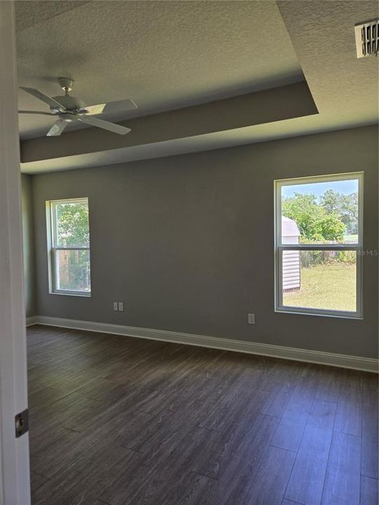 For Sale: $283,000 (4 beds, 2 baths, 1347 Square Feet)