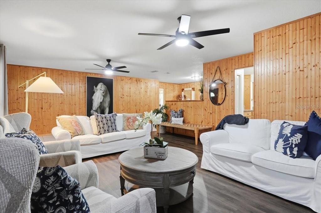En Venta: $439,900 (3 camas, 2 baños, 1643 Pies cuadrados)