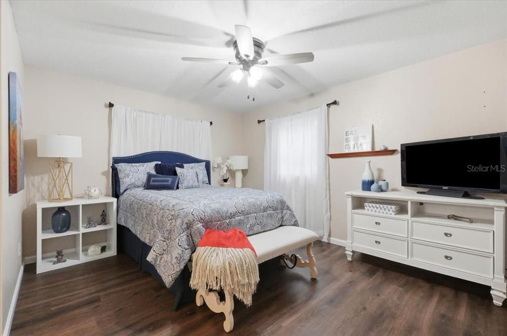 En Venta: $439,900 (3 camas, 2 baños, 1643 Pies cuadrados)