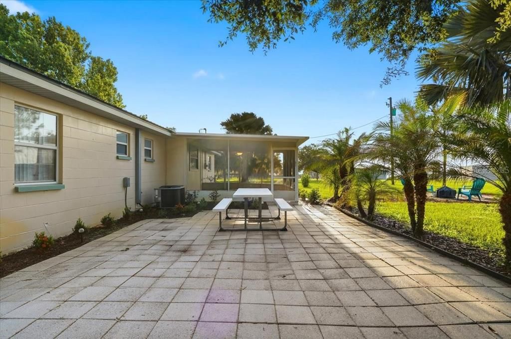 En Venta: $439,900 (3 camas, 2 baños, 1643 Pies cuadrados)