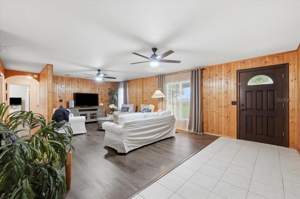 En Venta: $439,900 (3 camas, 2 baños, 1643 Pies cuadrados)