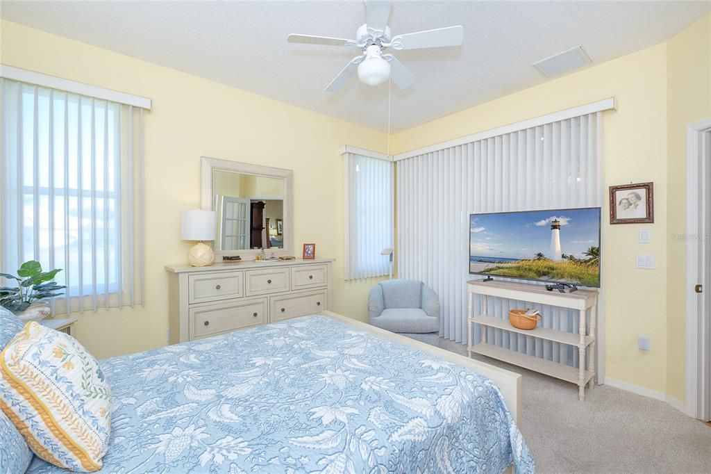 For Sale: $345,000 (2 beds, 2 baths, 1405 Square Feet)