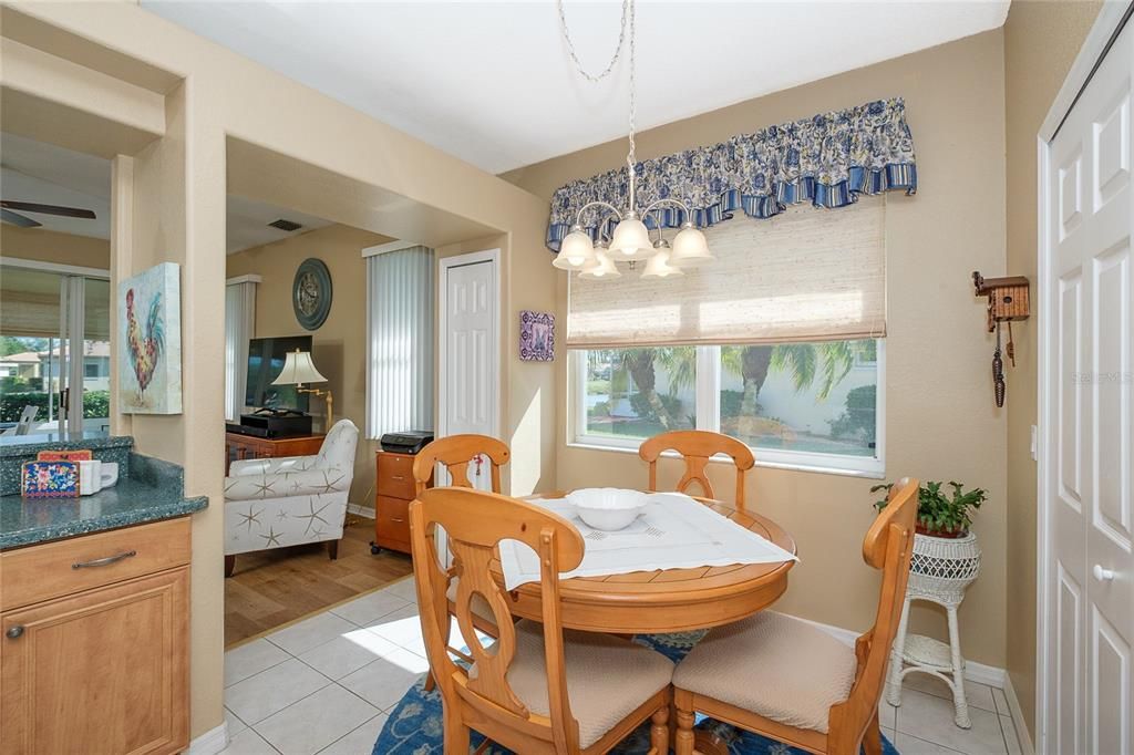 For Sale: $345,000 (2 beds, 2 baths, 1405 Square Feet)