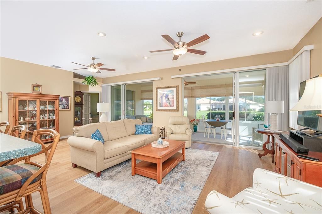 For Sale: $345,000 (2 beds, 2 baths, 1405 Square Feet)