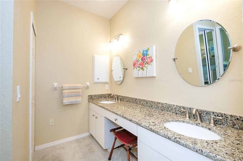 For Sale: $345,000 (2 beds, 2 baths, 1405 Square Feet)
