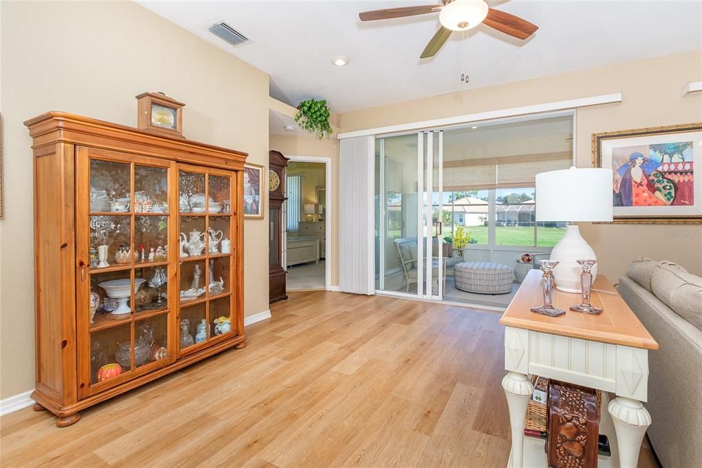 For Sale: $345,000 (2 beds, 2 baths, 1405 Square Feet)