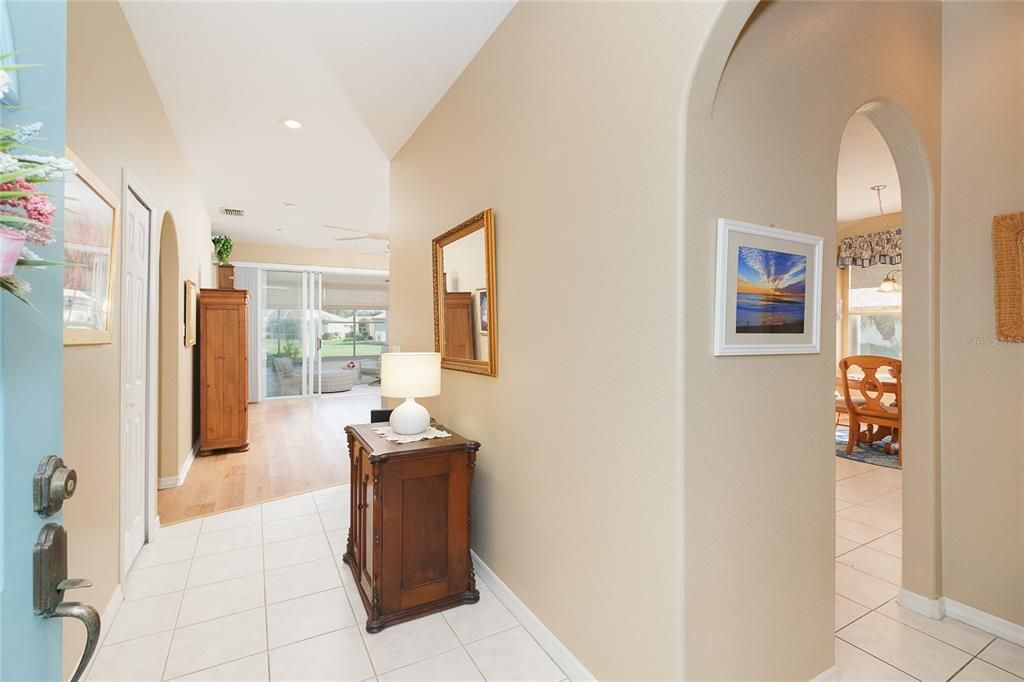 For Sale: $345,000 (2 beds, 2 baths, 1405 Square Feet)