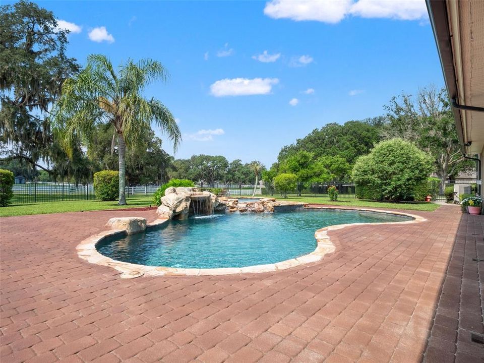 En Venta: $1,295,000 (5 camas, 4 baños, 3690 Pies cuadrados)
