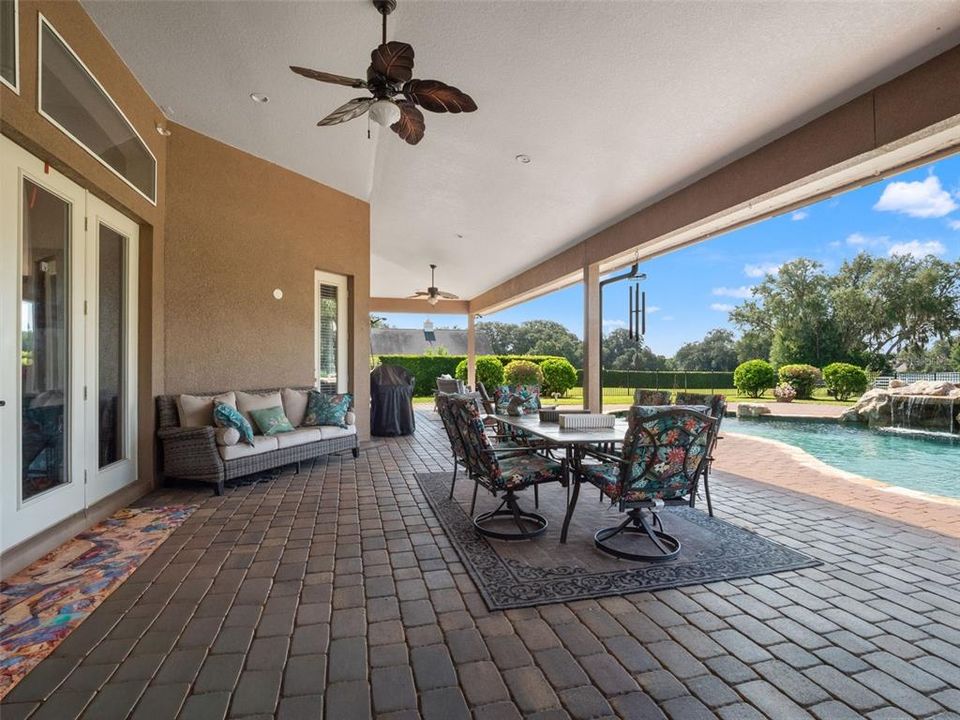 En Venta: $1,295,000 (5 camas, 4 baños, 3690 Pies cuadrados)