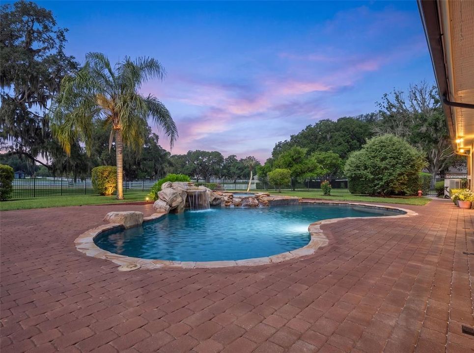 En Venta: $1,295,000 (5 camas, 4 baños, 3690 Pies cuadrados)