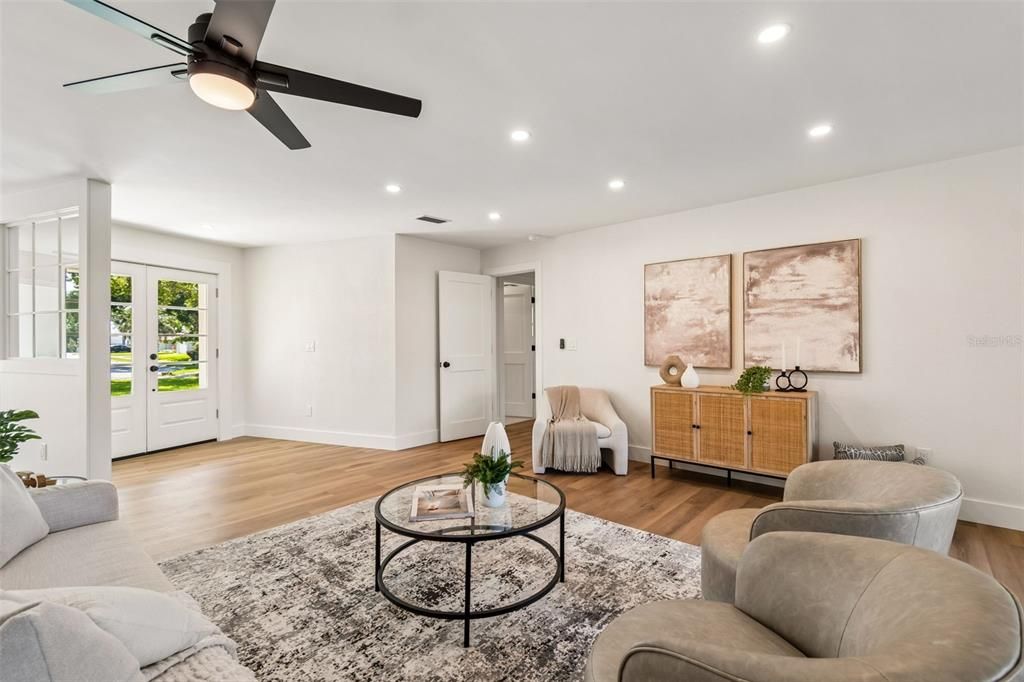 En Venta: $725,000 (3 camas, 2 baños, 1924 Pies cuadrados)