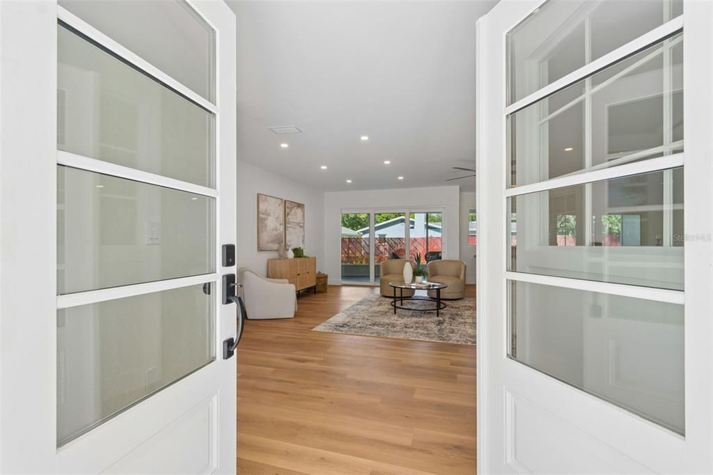 En Venta: $725,000 (3 camas, 2 baños, 1924 Pies cuadrados)