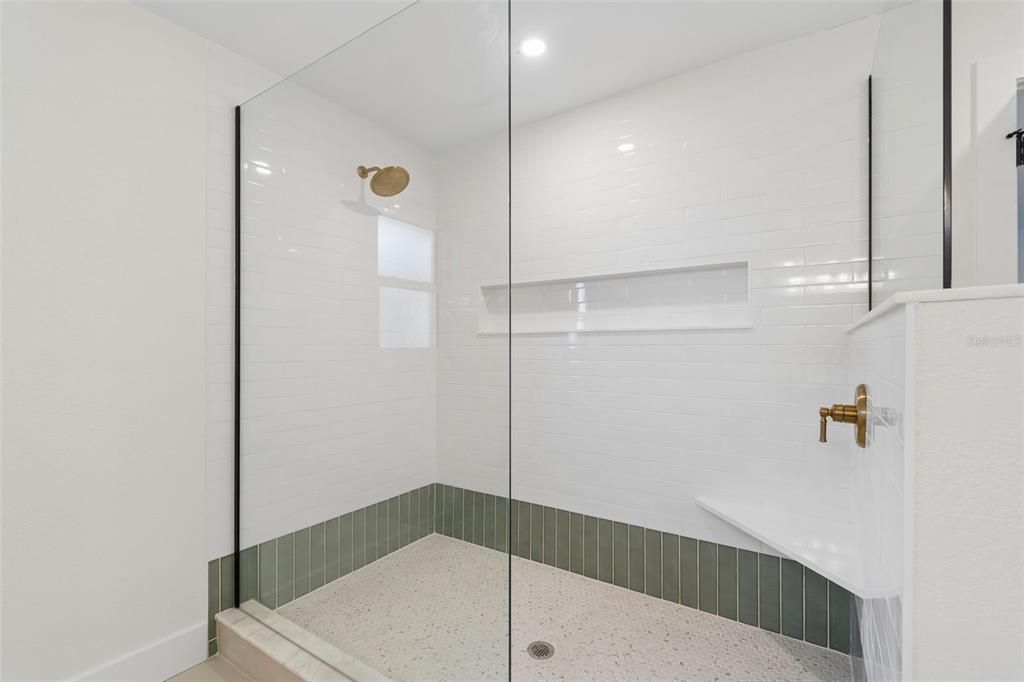 En Venta: $725,000 (3 camas, 2 baños, 1924 Pies cuadrados)