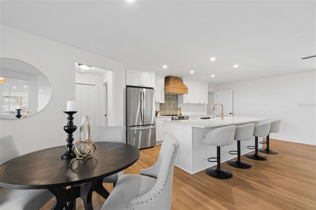 En Venta: $725,000 (3 camas, 2 baños, 1924 Pies cuadrados)