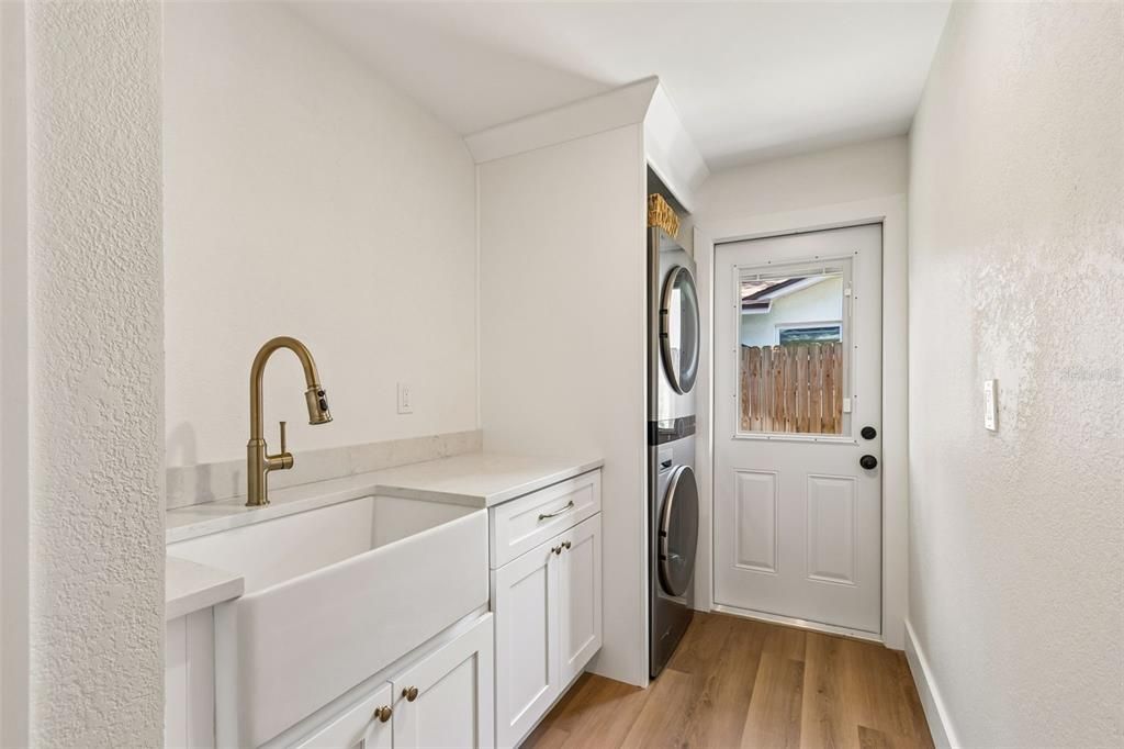 En Venta: $725,000 (3 camas, 2 baños, 1924 Pies cuadrados)