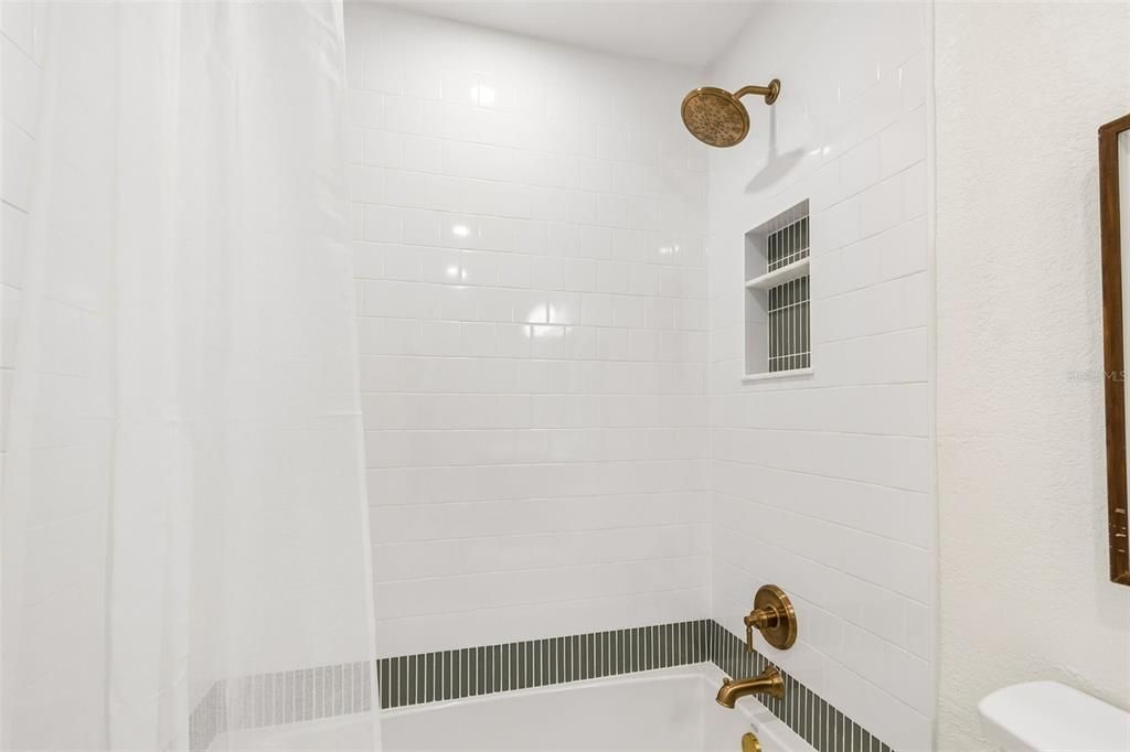 En Venta: $725,000 (3 camas, 2 baños, 1924 Pies cuadrados)