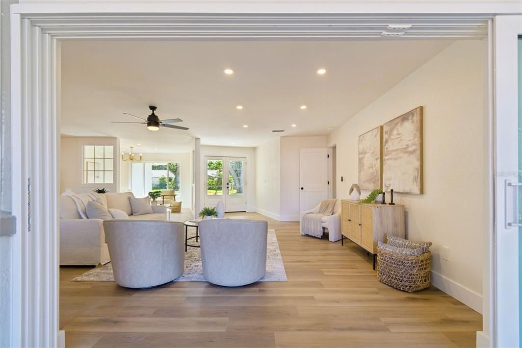 En Venta: $725,000 (3 camas, 2 baños, 1924 Pies cuadrados)