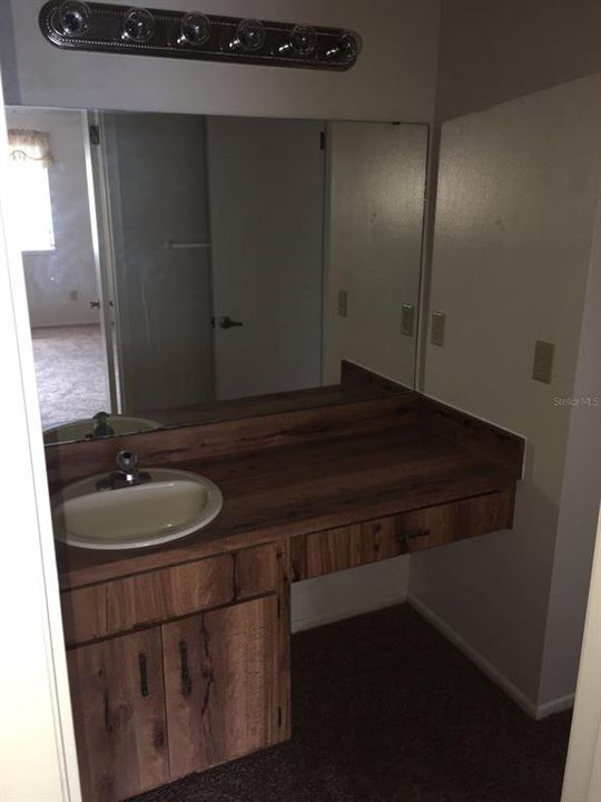 For Rent: $1,650 (2 beds, 1 baths, 1061 Square Feet)