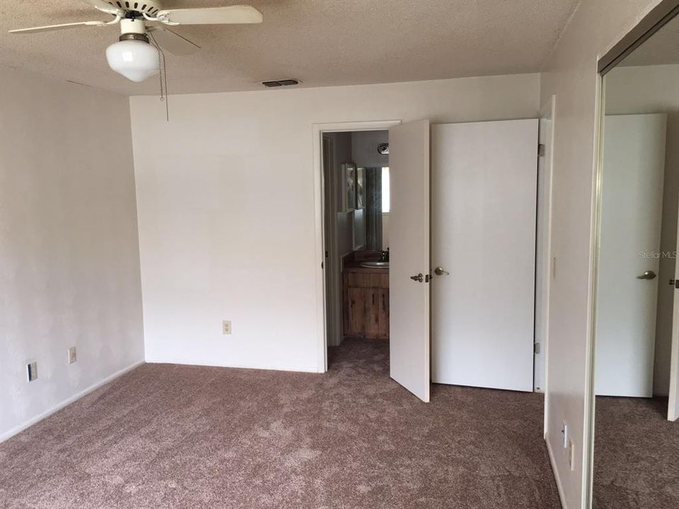 For Rent: $1,650 (2 beds, 1 baths, 1061 Square Feet)