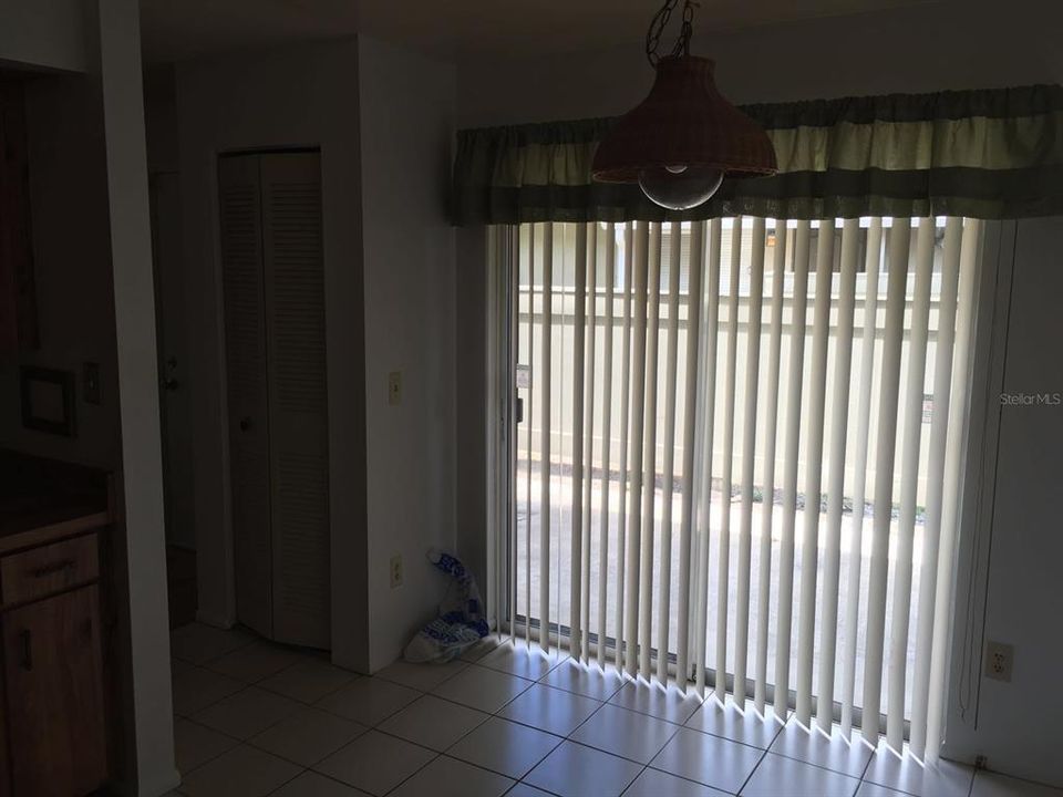 For Rent: $1,650 (2 beds, 1 baths, 1061 Square Feet)