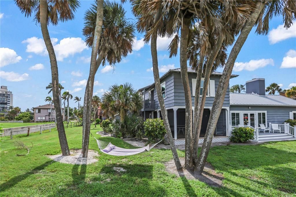 For Sale: $509,000 (2 beds, 2 baths, 998 Square Feet)