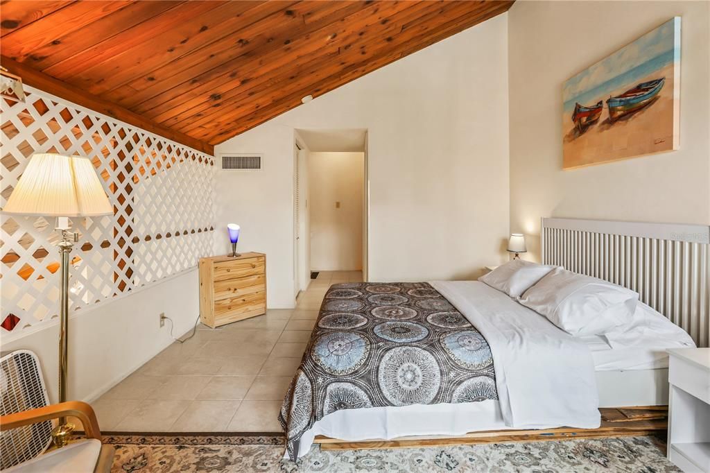 For Sale: $509,000 (2 beds, 2 baths, 998 Square Feet)
