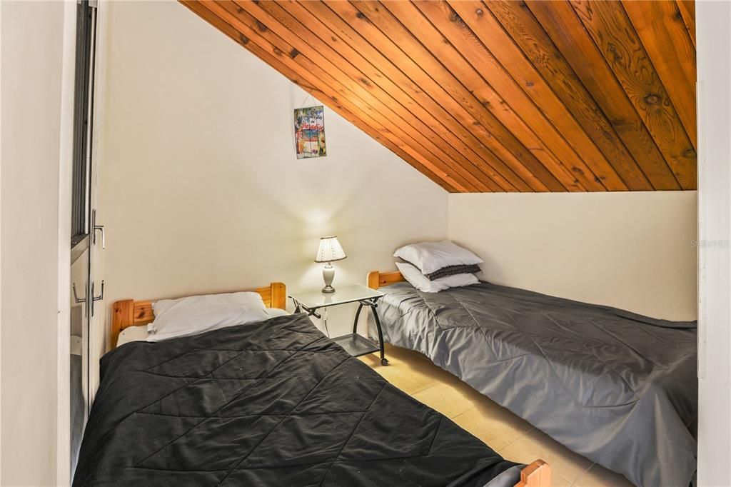 For Sale: $509,000 (2 beds, 2 baths, 998 Square Feet)