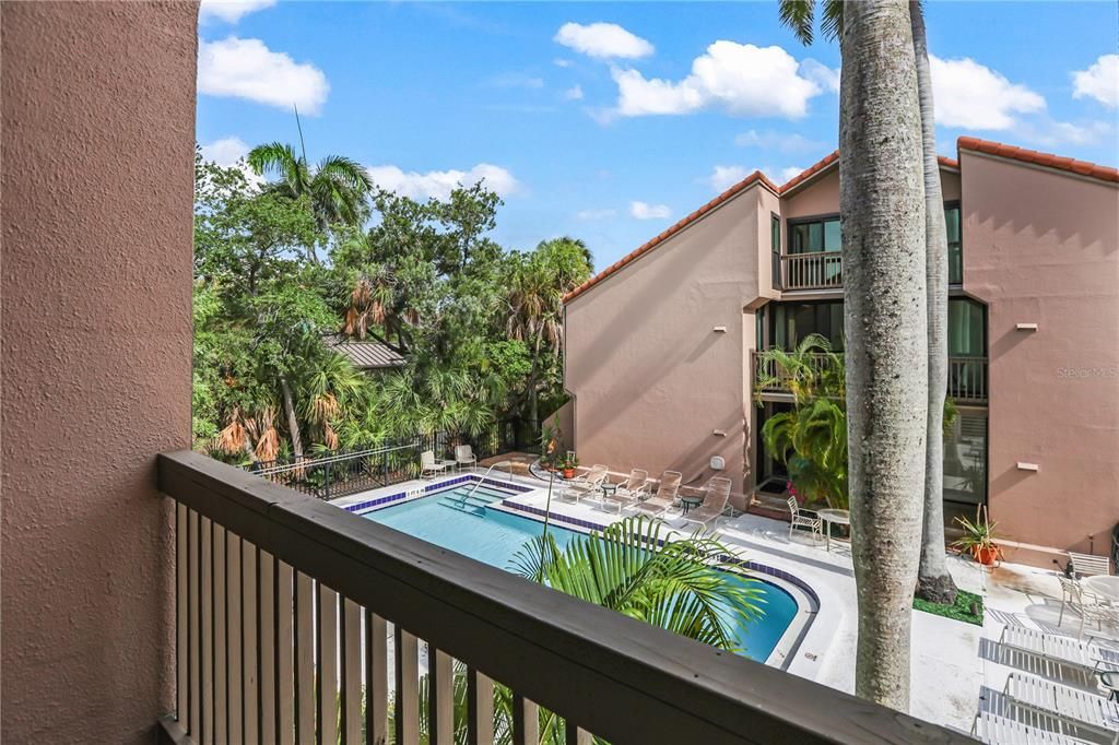 For Sale: $509,000 (2 beds, 2 baths, 998 Square Feet)