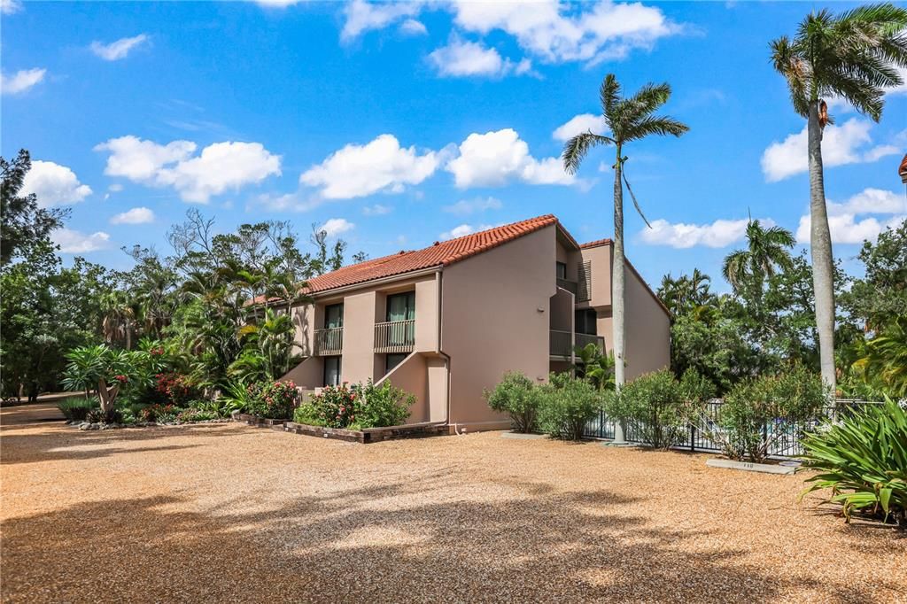 For Sale: $509,000 (2 beds, 2 baths, 998 Square Feet)