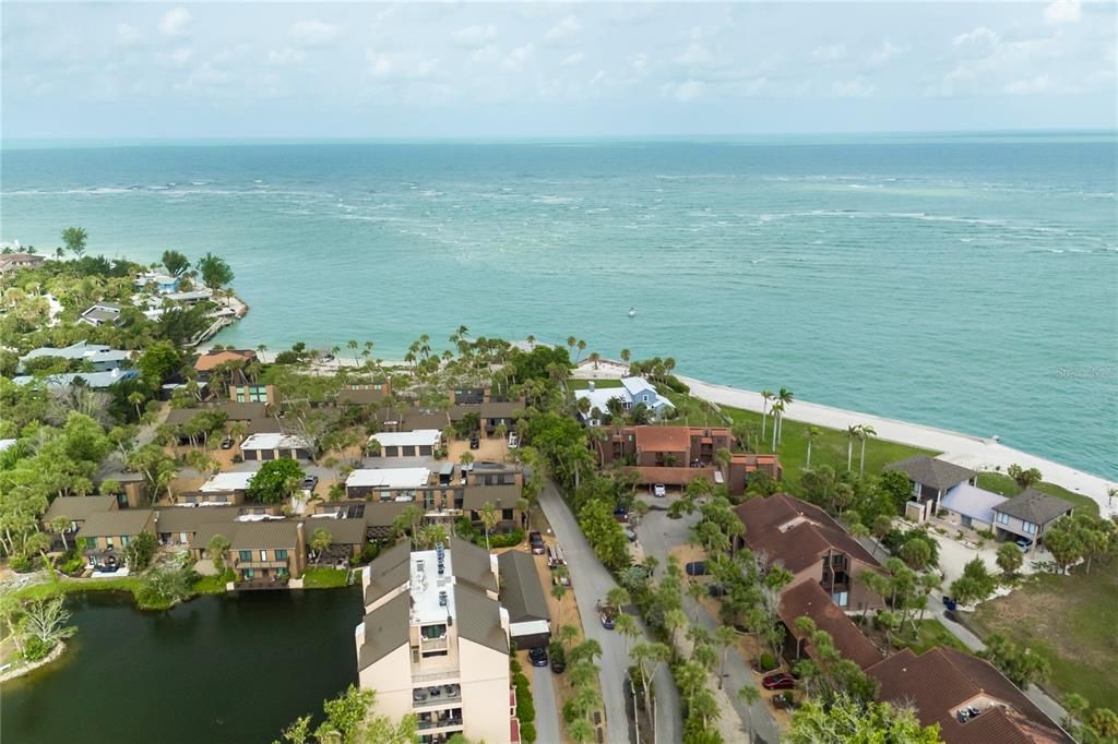 For Sale: $509,000 (2 beds, 2 baths, 998 Square Feet)
