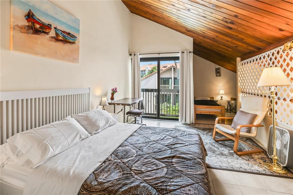 For Sale: $509,000 (2 beds, 2 baths, 998 Square Feet)