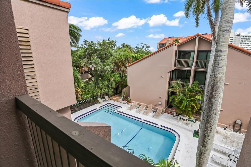 For Sale: $509,000 (2 beds, 2 baths, 998 Square Feet)