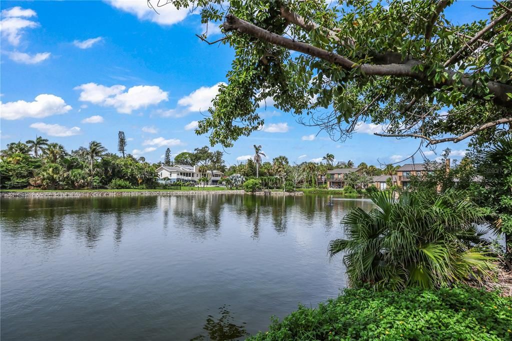 For Sale: $509,000 (2 beds, 2 baths, 998 Square Feet)