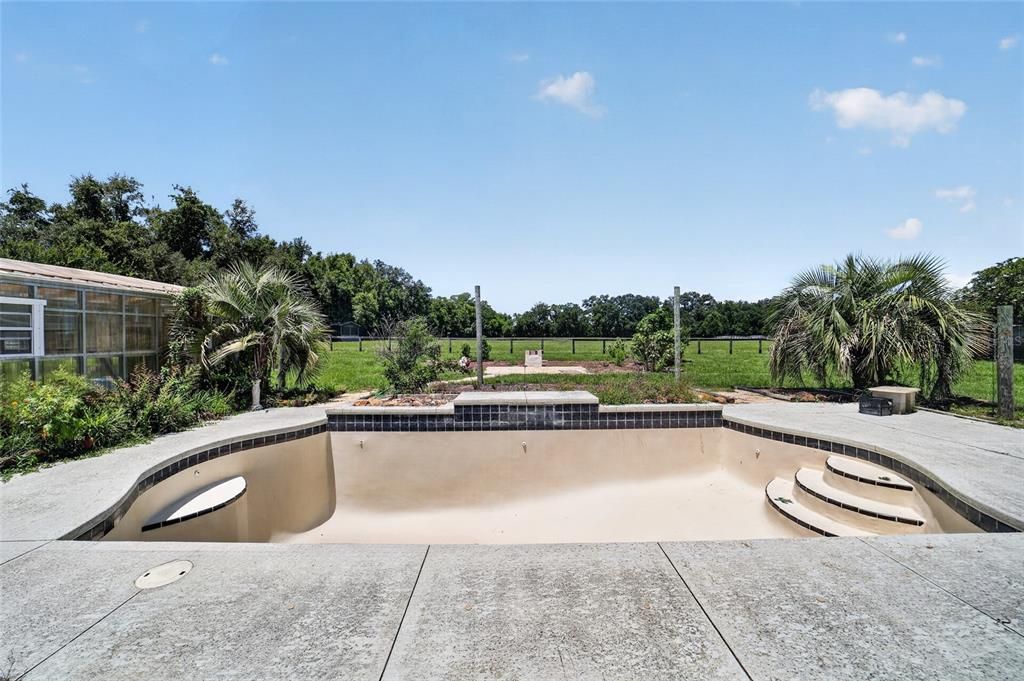For Sale: $1,400,000 (3 beds, 2 baths, 2392 Square Feet)