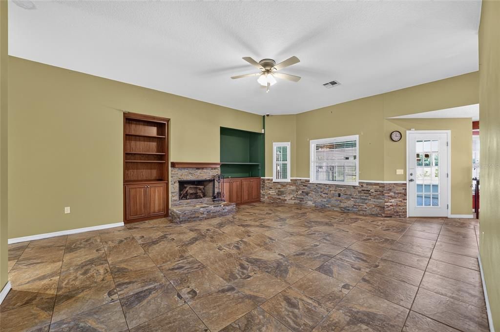 For Sale: $1,400,000 (3 beds, 2 baths, 2392 Square Feet)